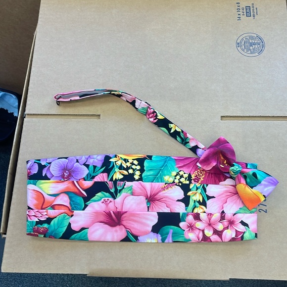 Floral Menagerie Cummerbund and Bow Tie Set New